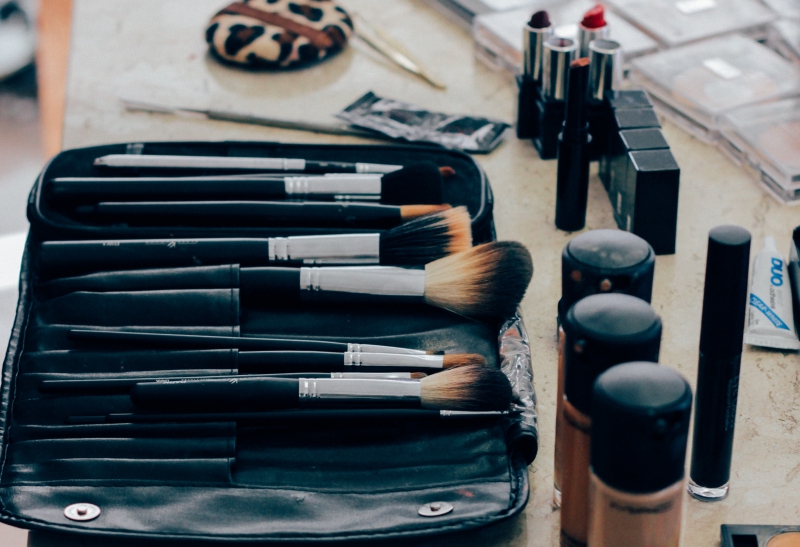 esthetique-CLANS-min_make-up-1209798